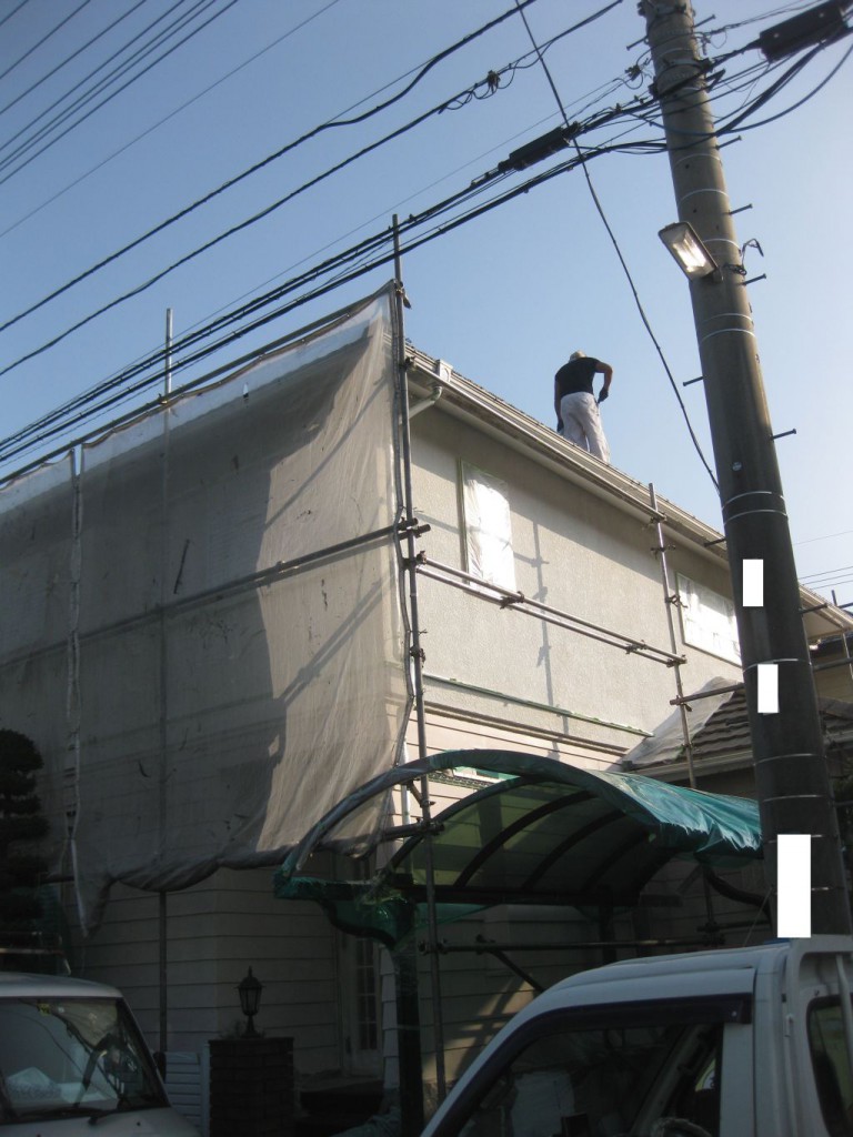 屋根塗装工事中