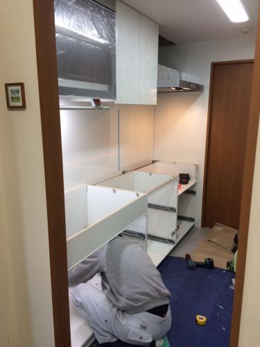 下部取り付け中